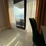 Roapart Mamaia- Sunset Dream