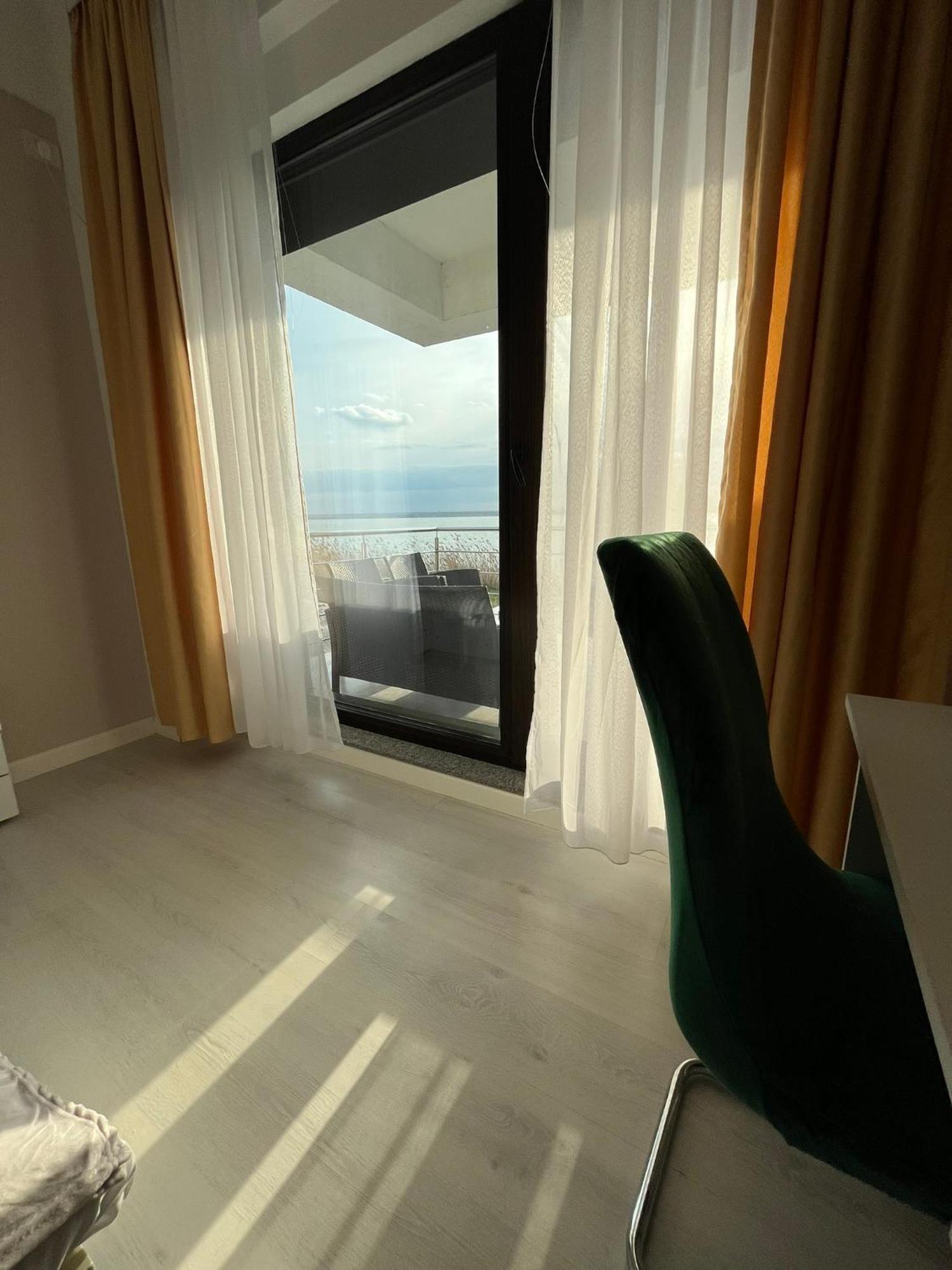 Roapart Mamaia- Sunset Dream *